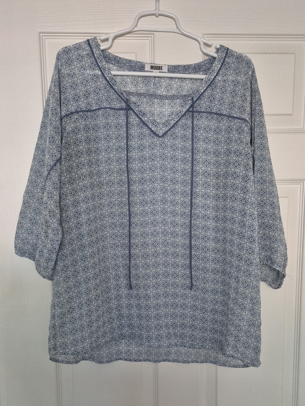 Gauzy Blue & White patterned top, L